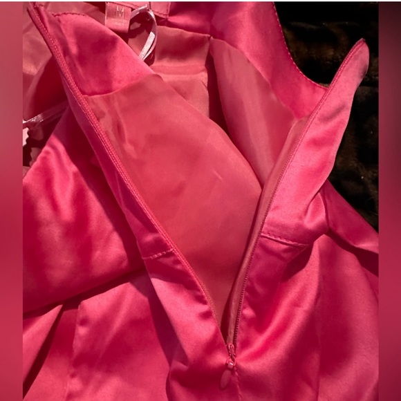 Pleated pink mini skirt - Picture 3 of 4